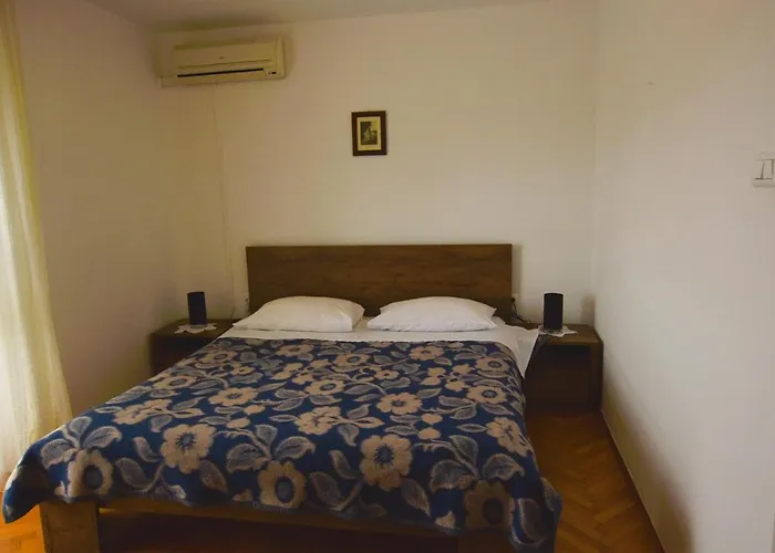 Bozena Πανσιόν Primošten